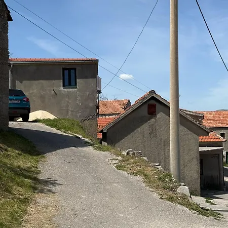 Seoska Idila, Krivici *
