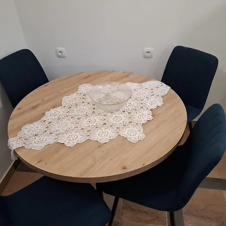Seoska Idila, Krivici *