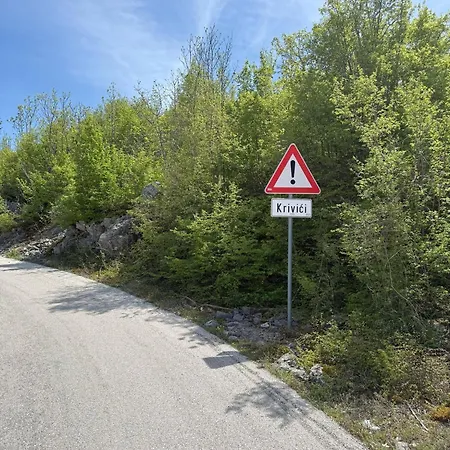 Διαμέρισμα Seoska Idila, Krivici