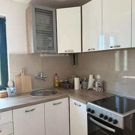 Διαμέρισμα Seoska Idila, Krivici *