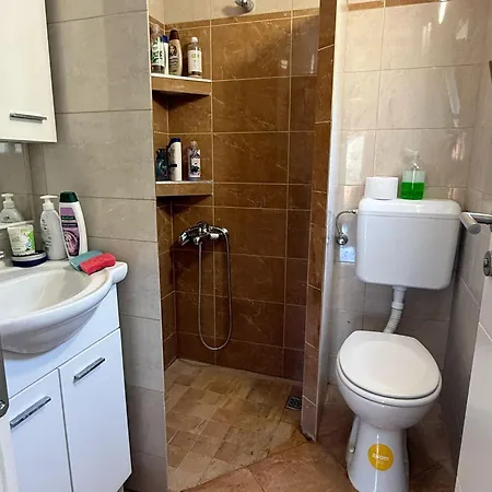 Διαμέρισμα Seoska Idila, Krivici