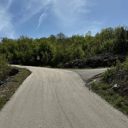 Διαμέρισμα Seoska Idila, Krivici